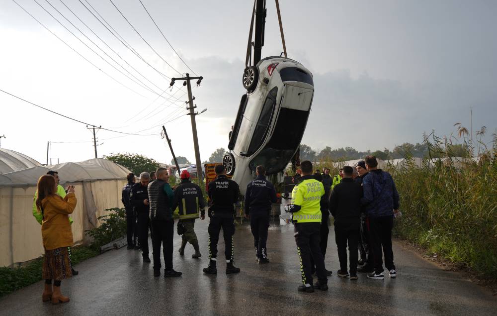 Ölen eşinin cenazesinin çıkarılmasını gözyaşlarıyla izledi: 3 çocuğum var, ne diyeceğim