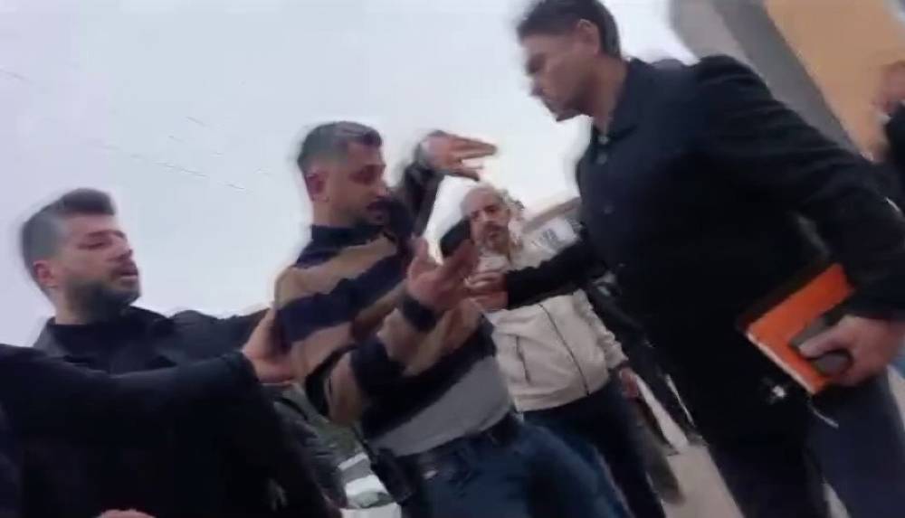 Adıyaman’da intihar olayını haber yapan gazetecileri polisler darbetti