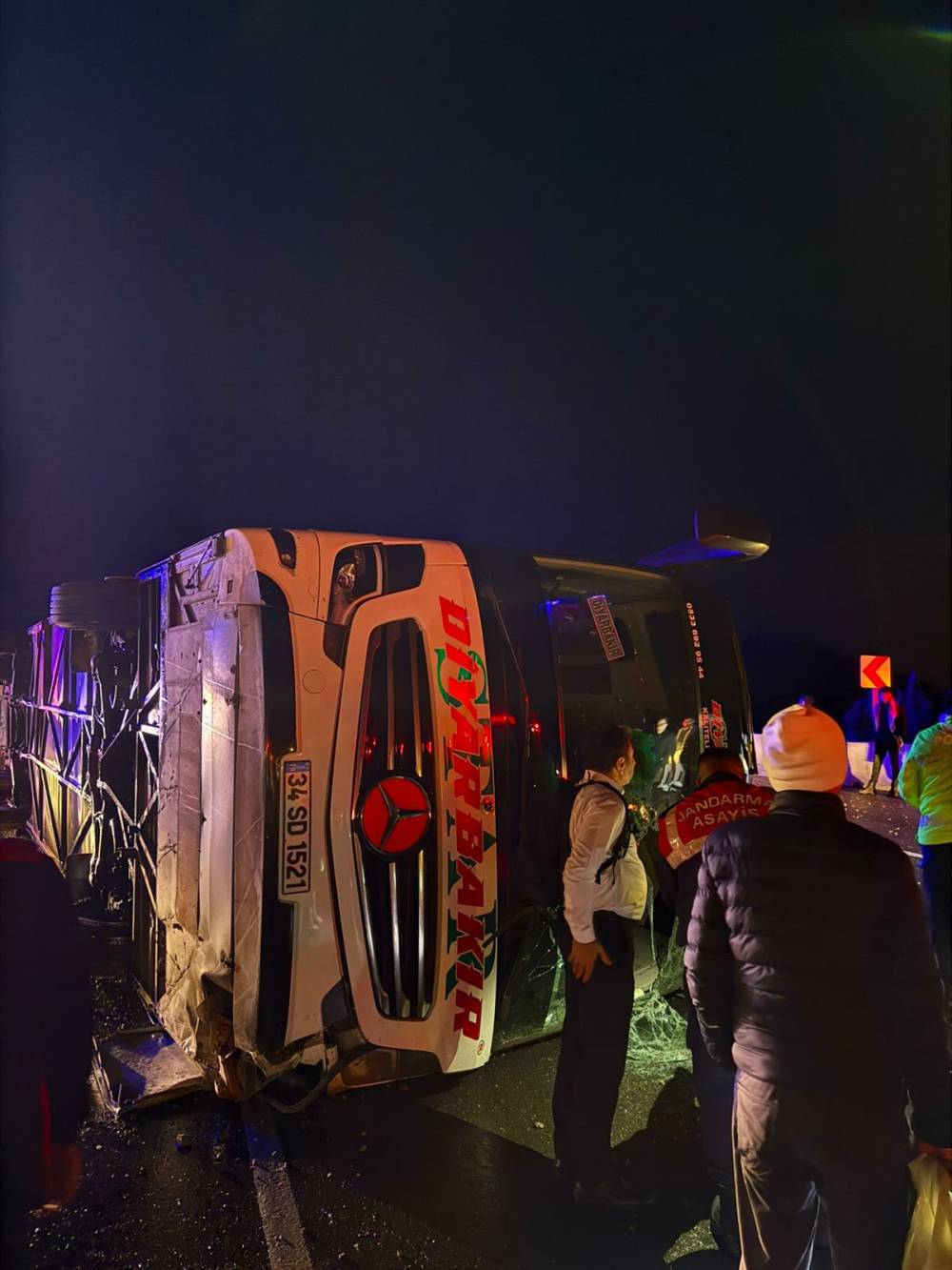 Osmaniye’de yolcu otobüsü devrildi: 3 yaralı