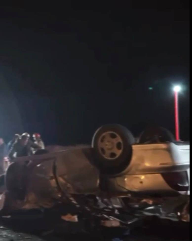 Otomobil TIR'a çarptı: 1 ölü, 3 yaralı