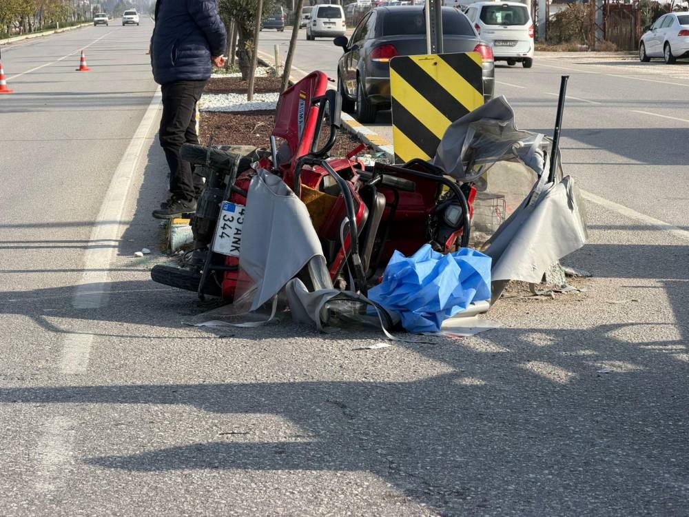 Otomobil elektrikli bisiklete çarptı; 1 ölü