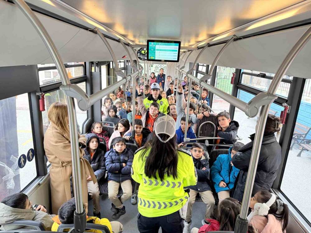 Konya'da "Nezaket Otobüsü" uygulaması başlatıldı