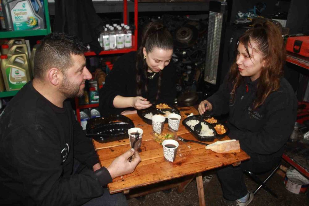 Sanayinin tek kız çırağı!