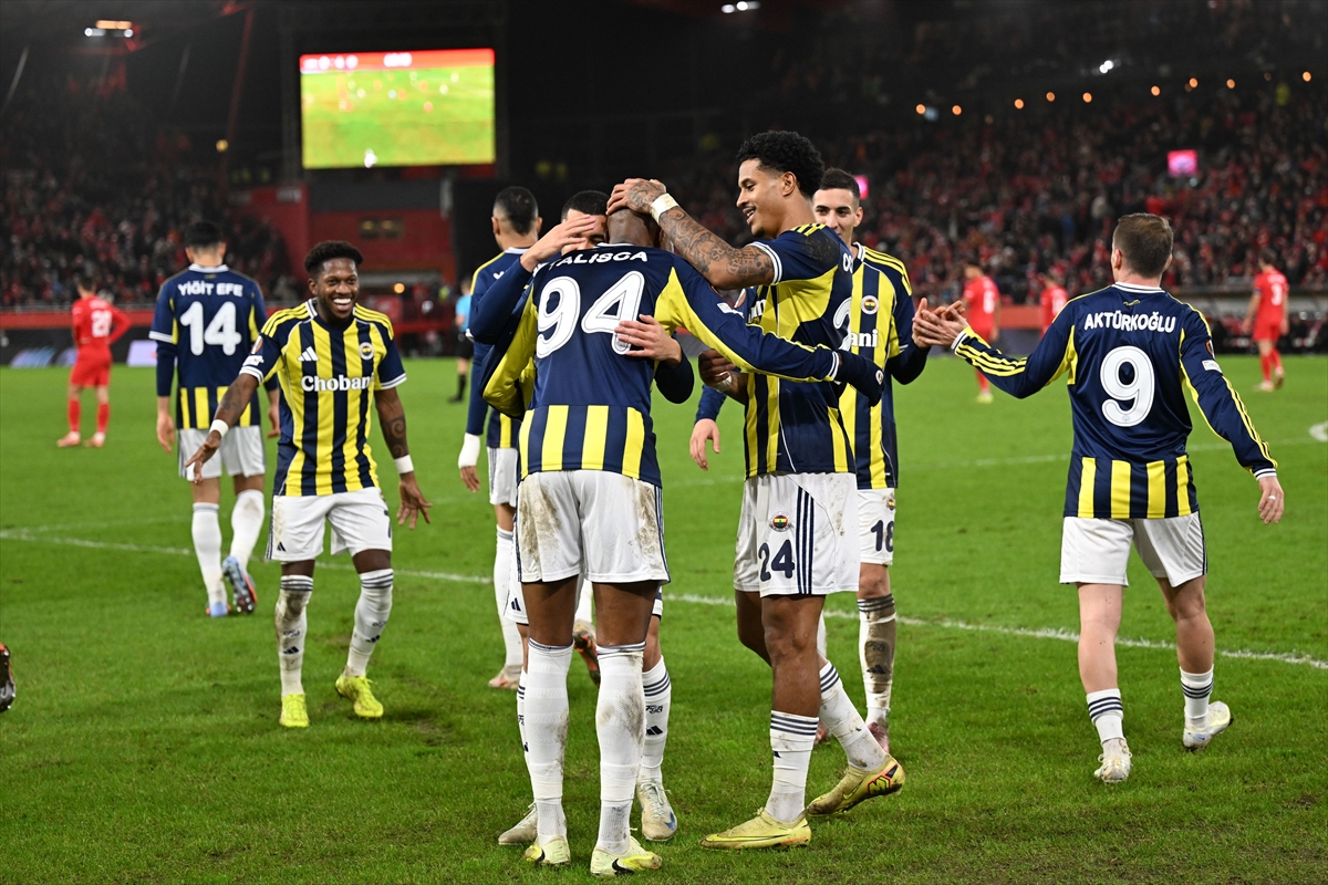 fenerbahce-norvec-deplasman-brann-001.jpg