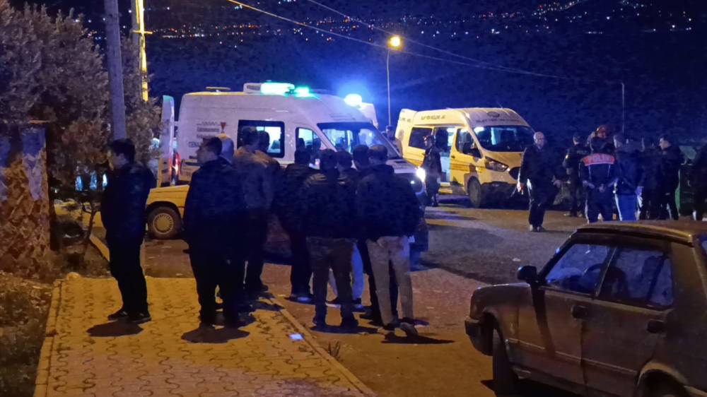 Kendisinden ayrılan kız arkadaşını evine girerken öldürdü