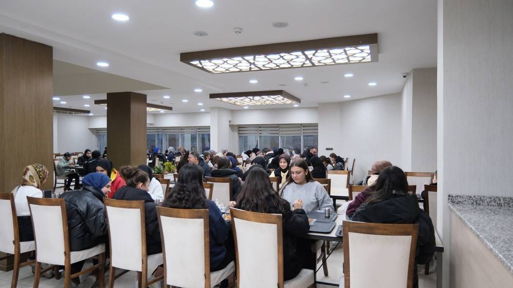 Konya'da öğrenciler sabah namazında buluşuyor