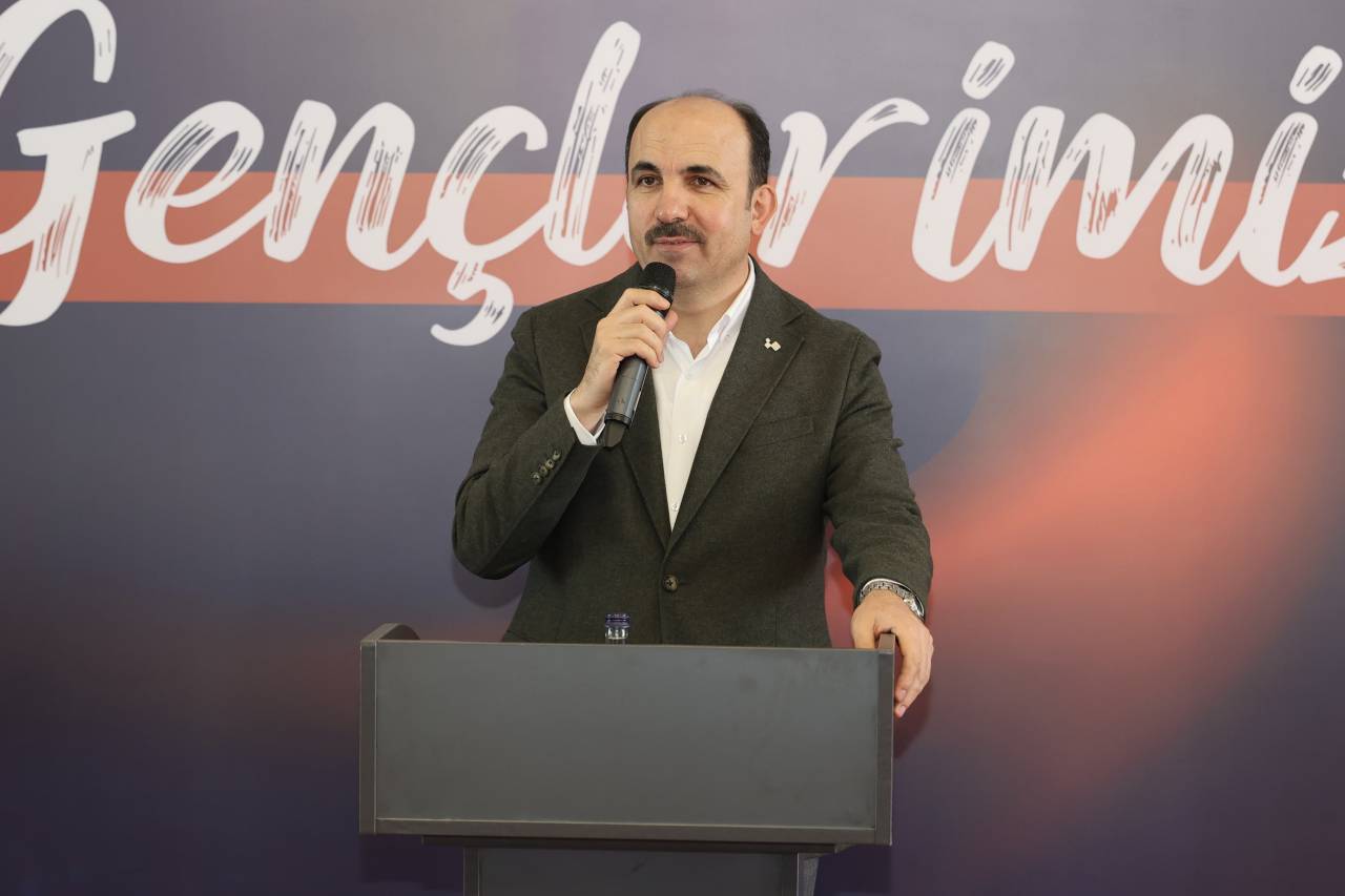 konya-buyuksehir-belediye-baskani-ugur-ibrahim-altay-genclerle-bulustu-1.jpg