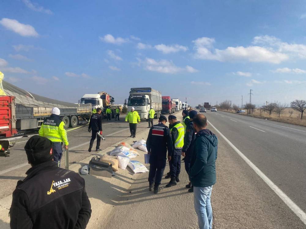 Konya'da 4 TIR kazaya karıştı: 1 ölü, 2 yaralı