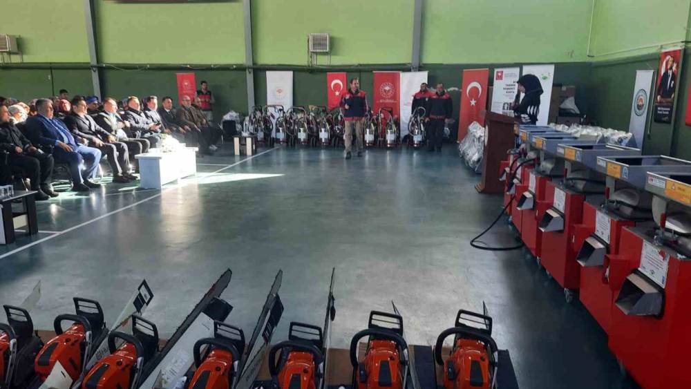 Konya Bozkır’da çiftçilere makine ve ekipman desteği