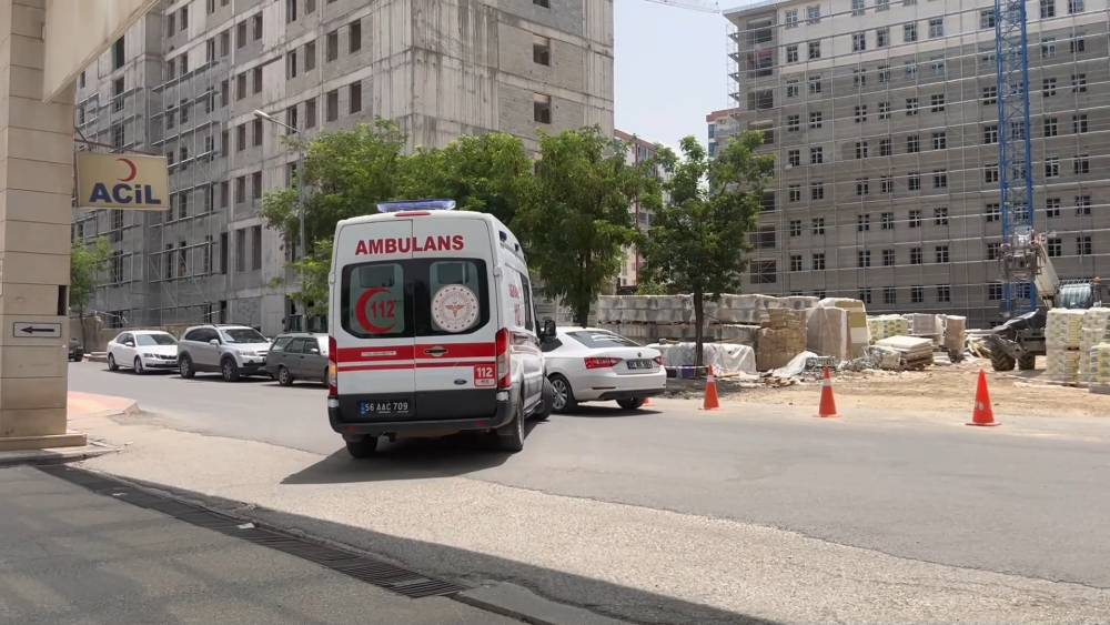 2 çocuk annesi, evinde bıçaklanmış halde ölü bulundu