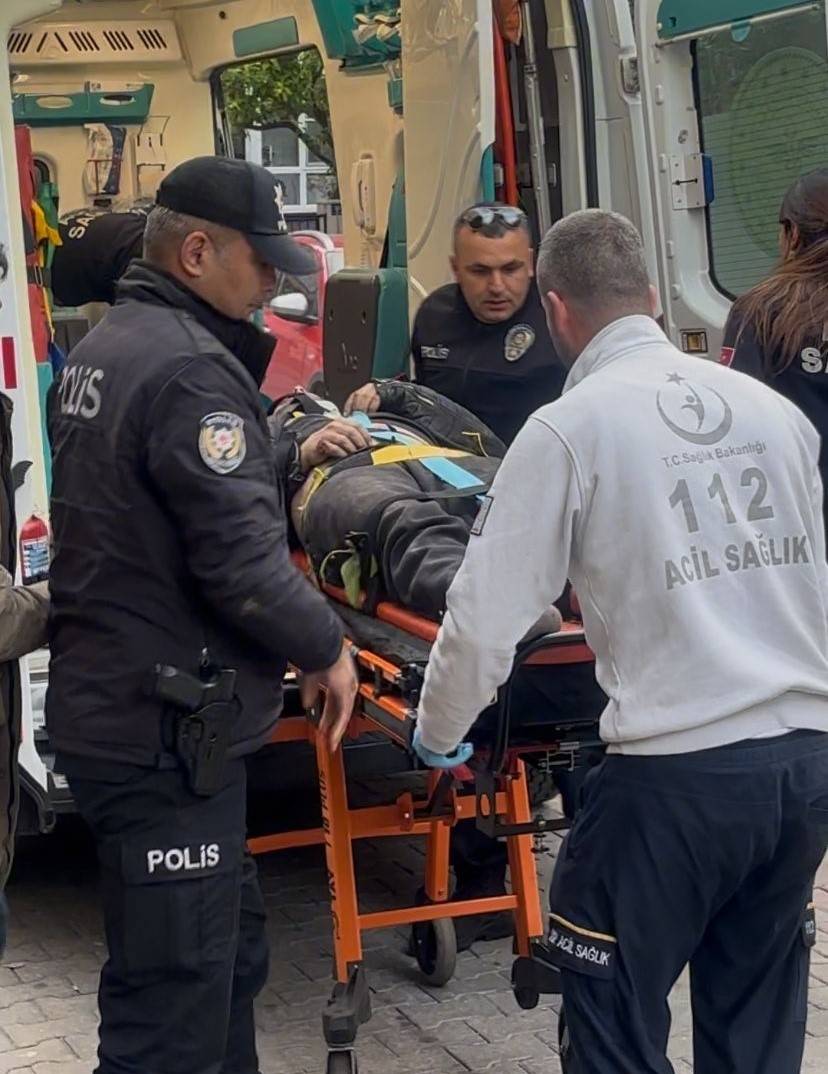 Çatıdan düşen genç hayatını kaybetti