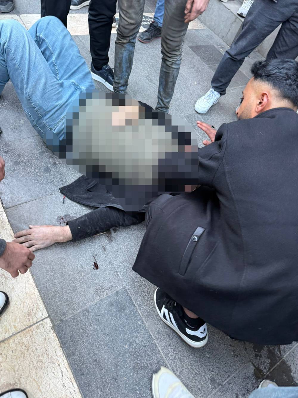 Klima montajı yaparken 2'nci kattan düştü!