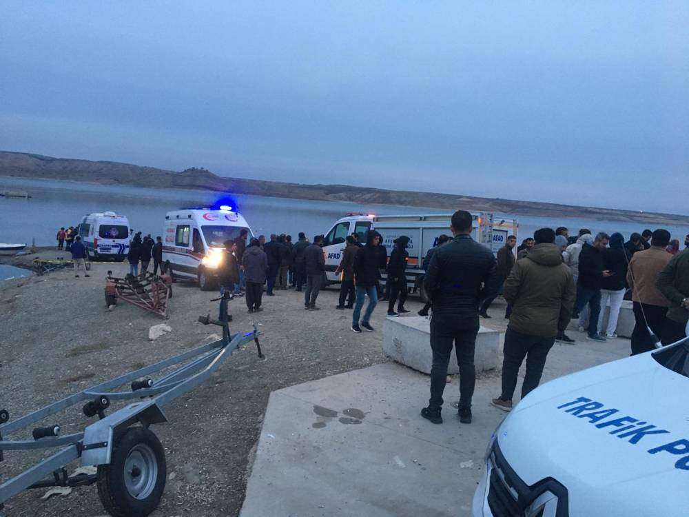 Adıyaman'da tekne alabora oldu; 4 kişi kurtarıldı, 1 kişi aranıyor