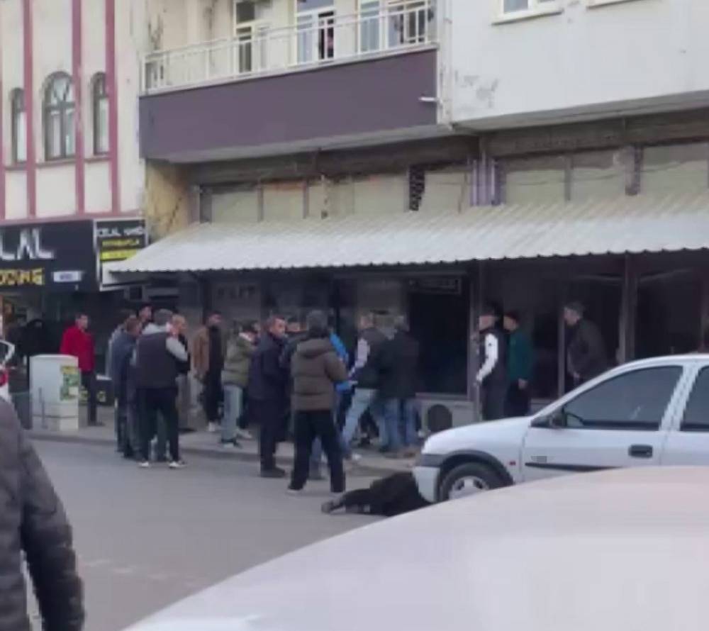 Eşini, kızının yanında öldürüp kayıplara karıştı