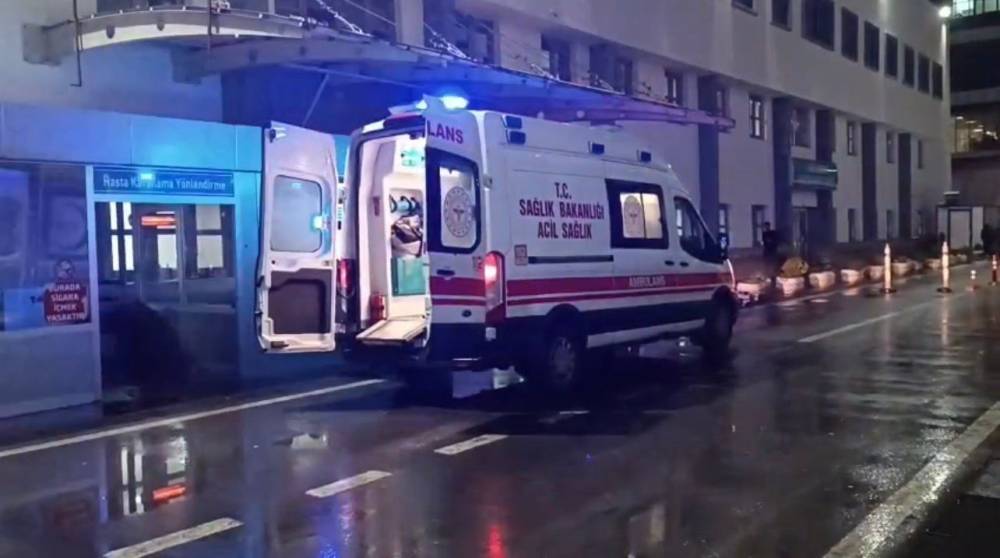 Otobüs ile çekici çarpıştı: 11 yaralı