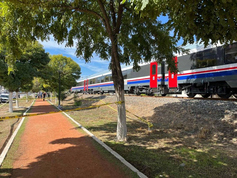 Torununu trenin altında kalmaktan kurtaran kadından acı haber geldi