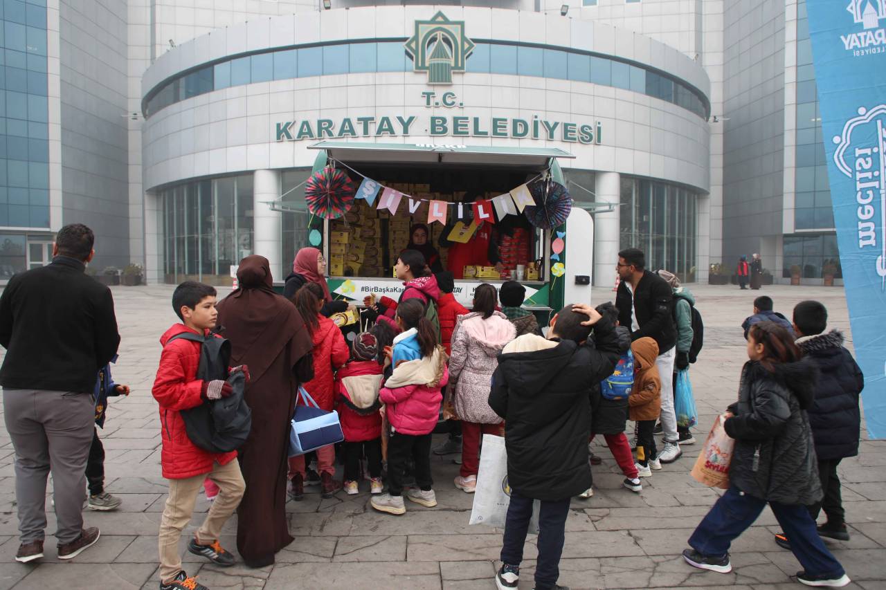 konya-mevlana-meydaninda-sivlilik-coskusu-3.jpg