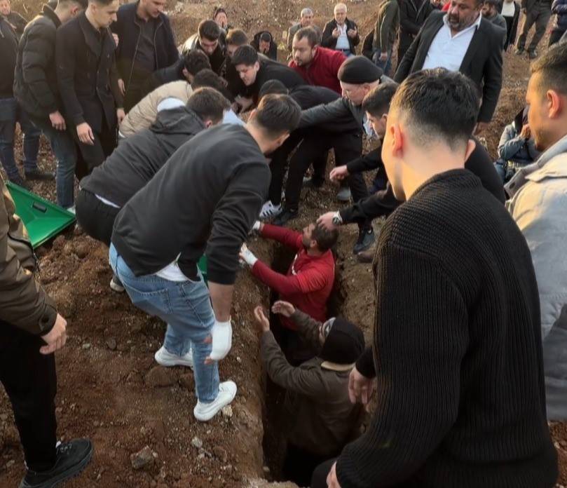 Ölüm bile ayıramadı! Nişanlı çifte acı veda