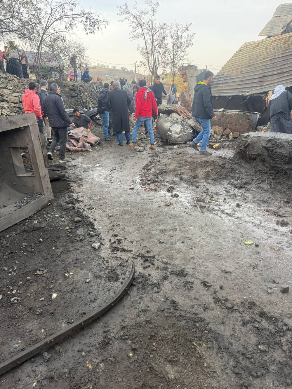 Peynir fabrikası savaş alanına döndü! Çok sayıda yaralı var