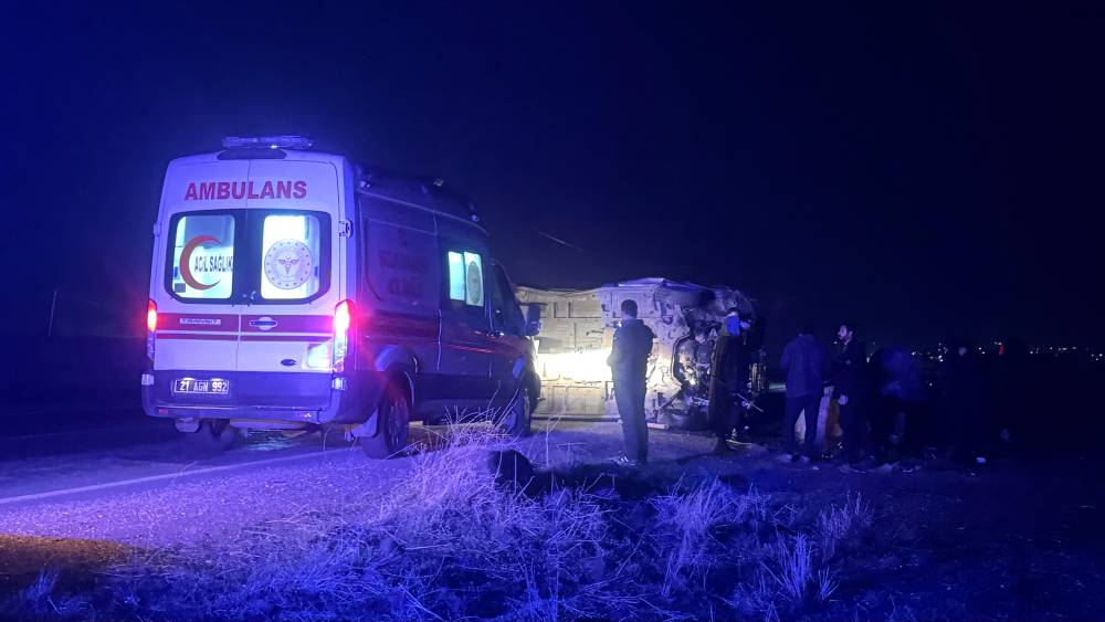 İşçi servisi minibüsü devrildi: 16 yaralı