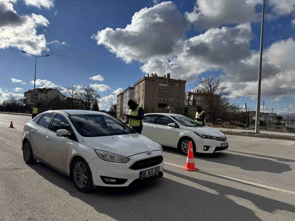Jandarma, Konya-Ankara yolunda kuş uçurtmuyor
