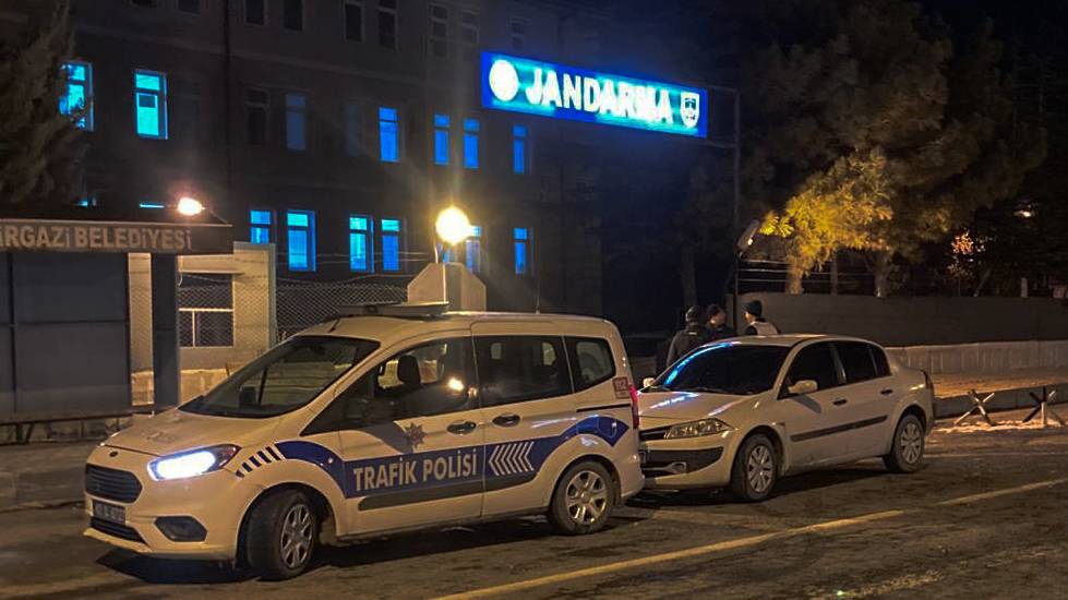 Konya'da çiftçi 2 husumetlisini tabancayla vurdu