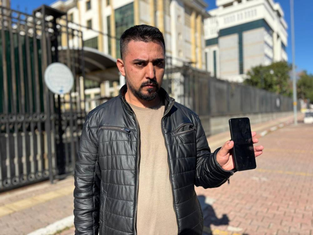 Anne dehşeti gizli kamerada! Kızını kanepeye fırlatıp makyajına devam etti