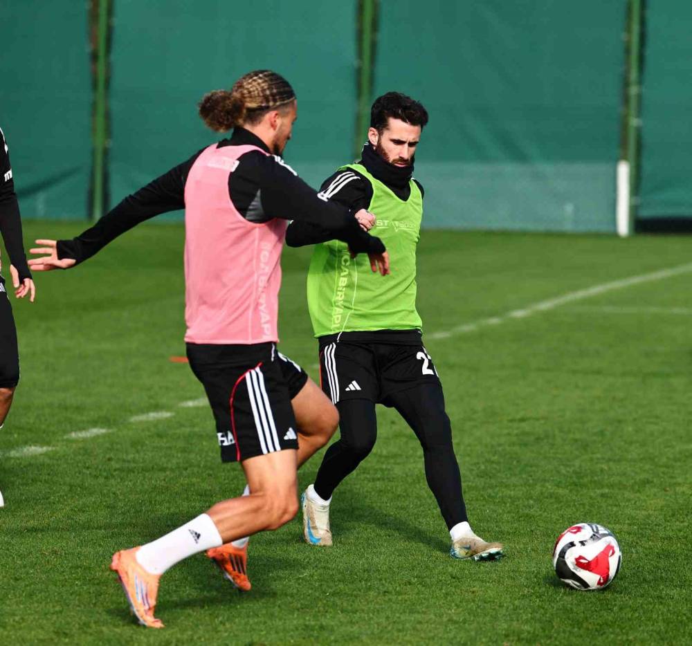 Beşiktaş’ın 25 kişilik Antalya kampı kadrosu