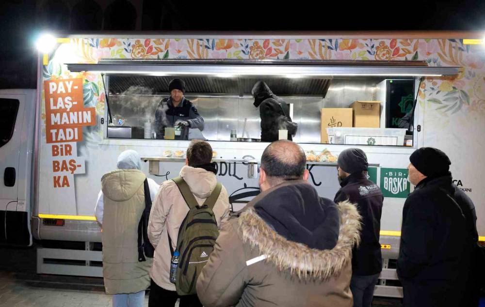 Konya merkezde sabahları içleri ısıtan ikram