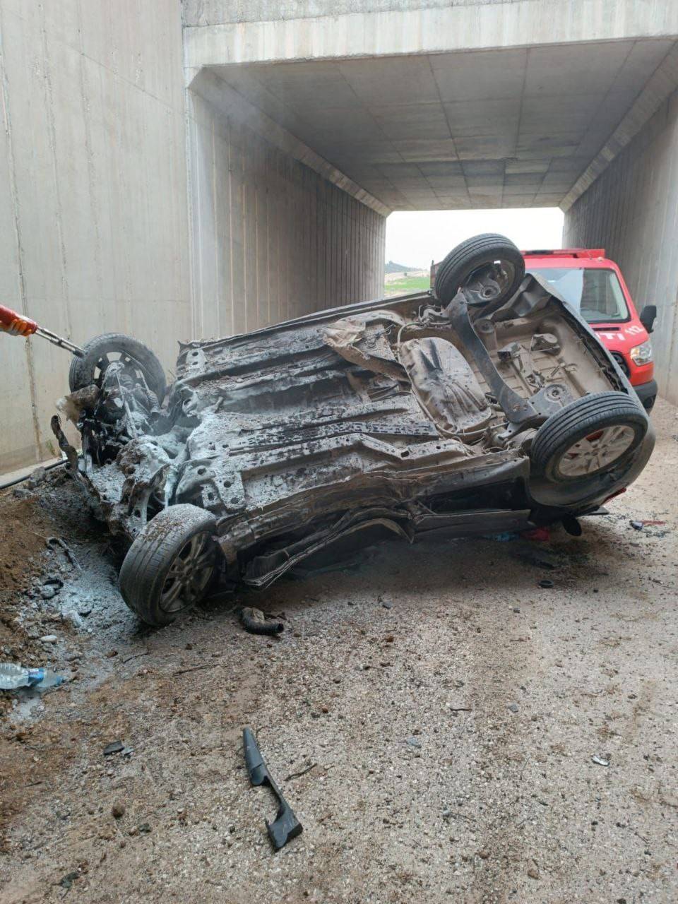 Araç köprüden düştü: 2 ölü, 3 yaralı