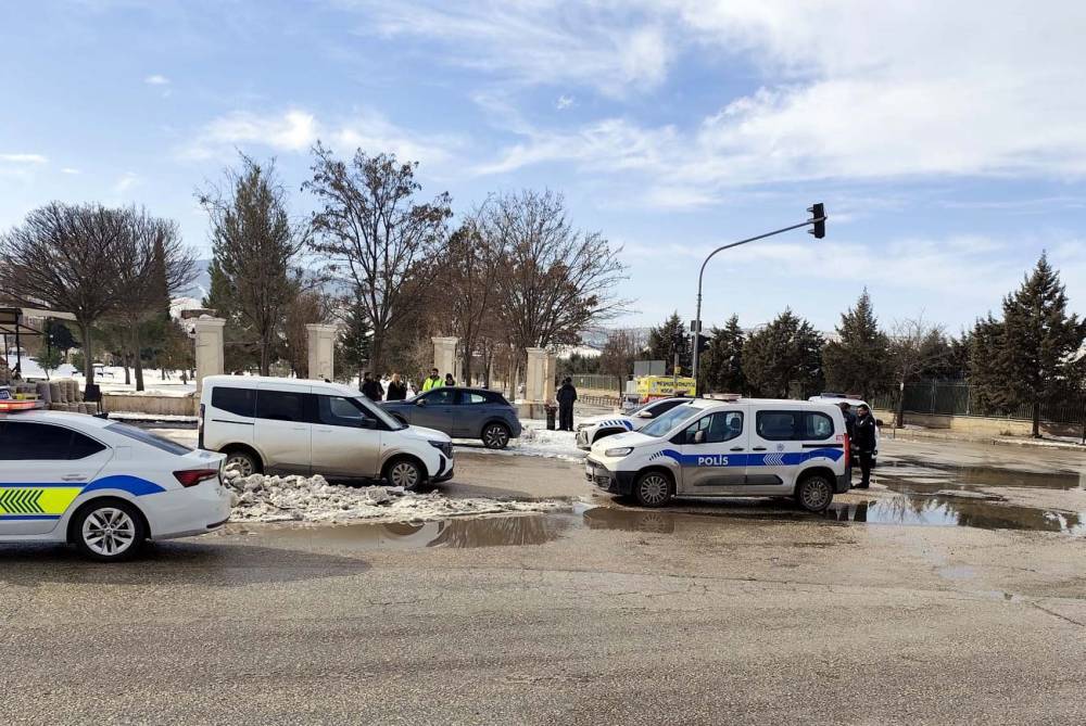 Korkunç kaza... İş makinesinin altında kalan motosiklet sürücüsü hayatını kaybetti