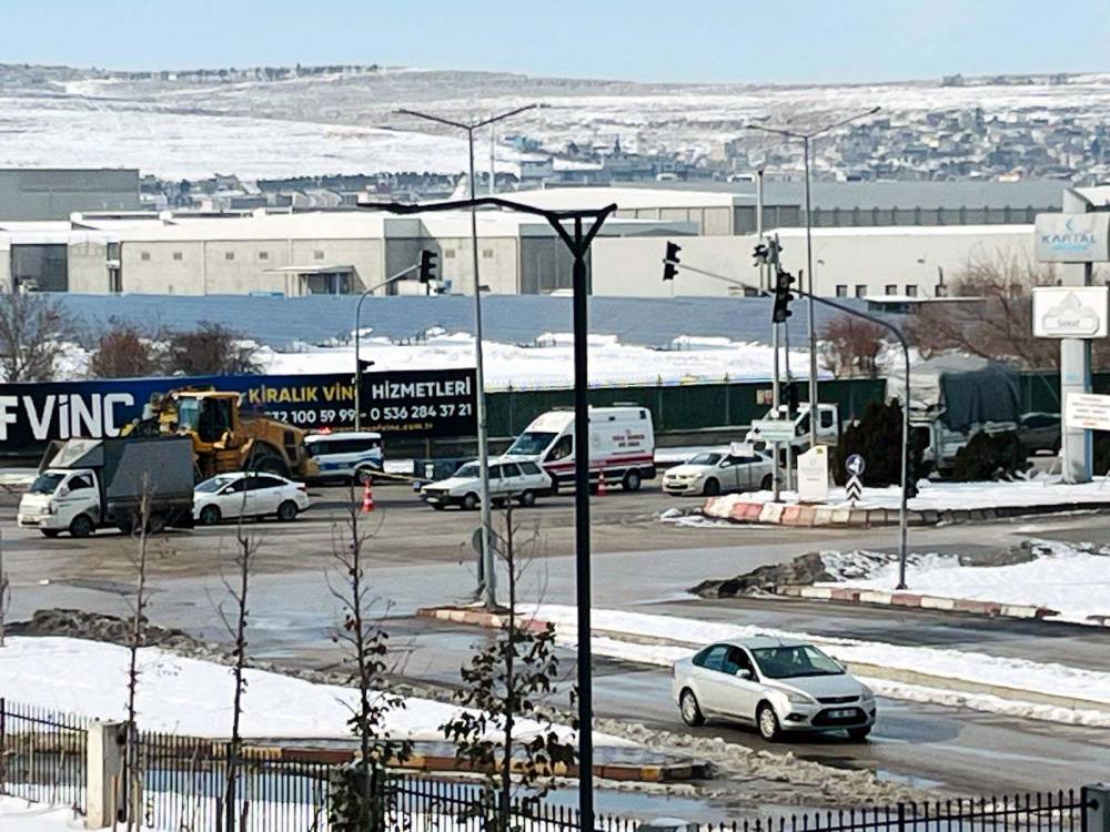 Korkunç kaza... İş makinesinin altında kalan motosiklet sürücüsü hayatını kaybetti