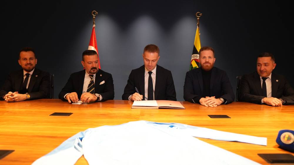 Fenerbahçe, Mert Günok’u renklerine bağladı