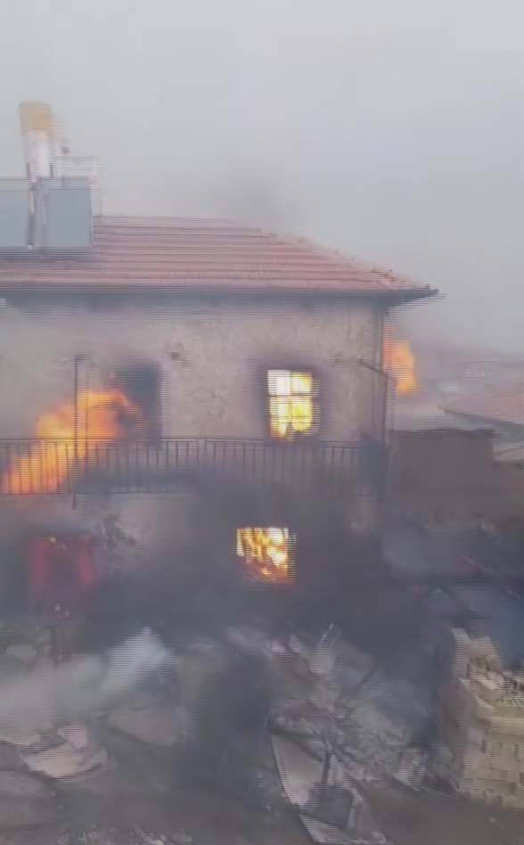 Konya'da fırtına kabusu yangınla bitti