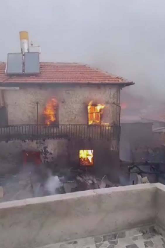 Konya'da fırtına kabusu yangınla bitti