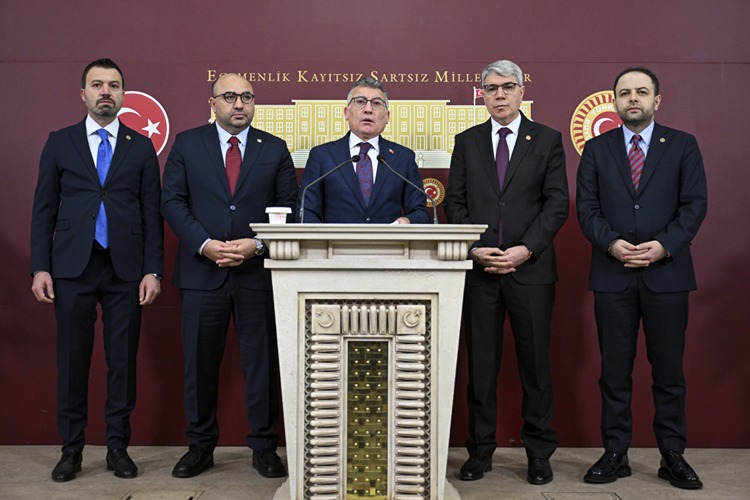 ak-parti-grup-baskani-abdullah-guler.jpg