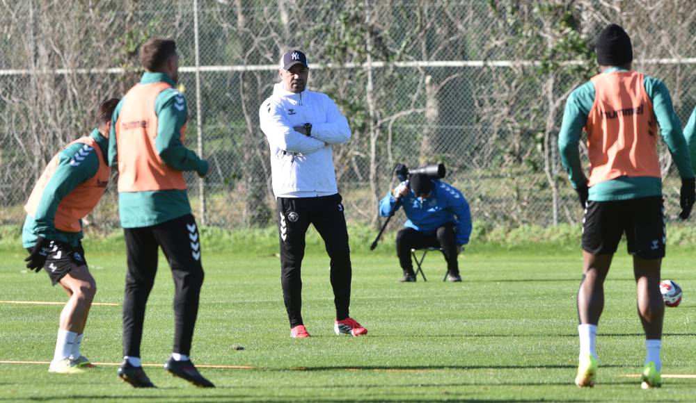 Konyaspor'da Çağdaş Atan rotayı çizdi