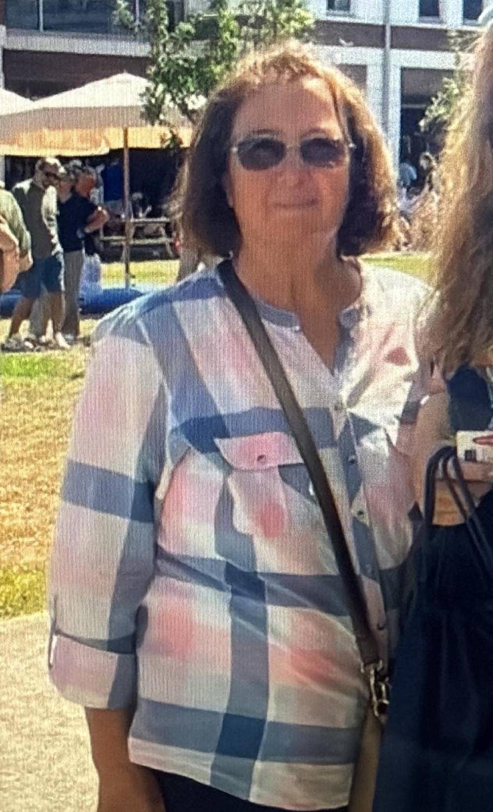 Yangın çıkan evde bıçakla öldürülmüş olarak bulundu