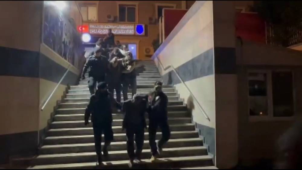 Annesini gömdükleri yere her ay gidip dua etmiş