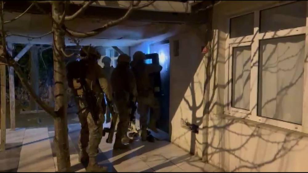 Annesini gömdükleri yere her ay gidip dua etmiş