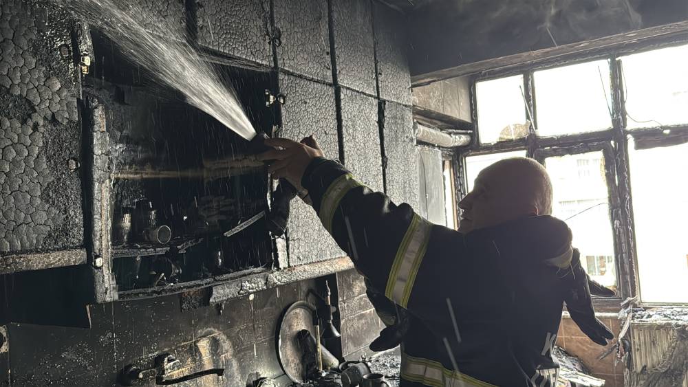 Apartmanda yangın; 8 kişi kurtarıldı