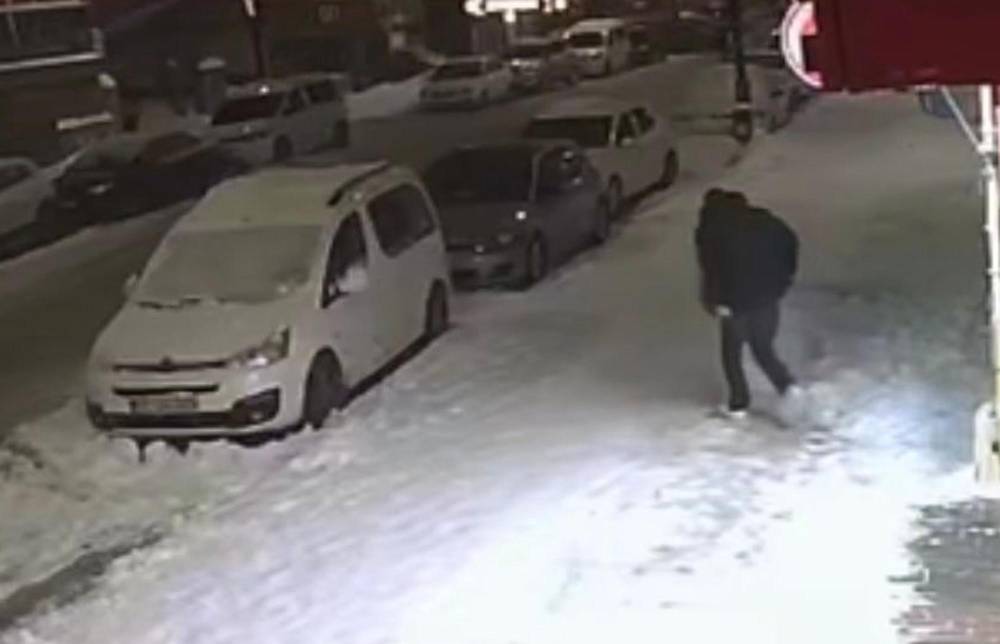 Kar kütlesi düştü; 1 yaralı