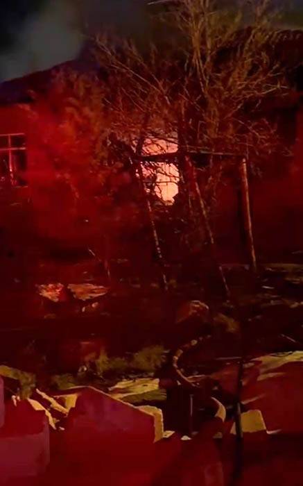 Konya Karapınar’da yangın... Ev alevlere teslim oldu