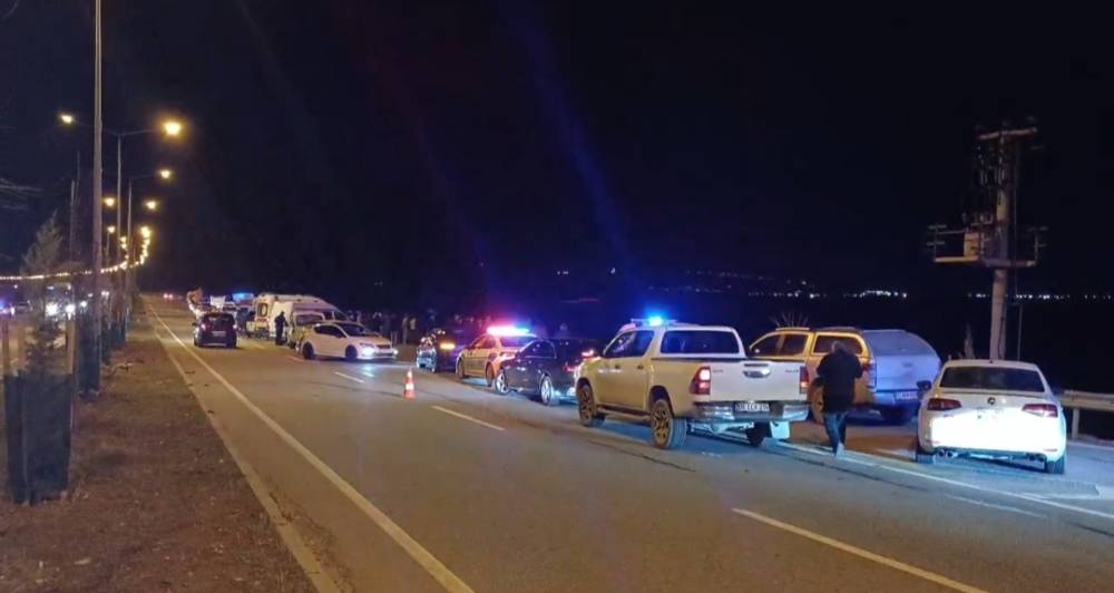 Can pazarı! Araçlar birbirine girdi: Ölüler ve yaralılar var