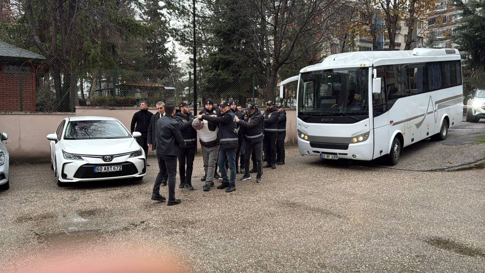 Kan donduran itiraf... Babasını baltayla öldürüp cesedini havuz deposuna gizledi