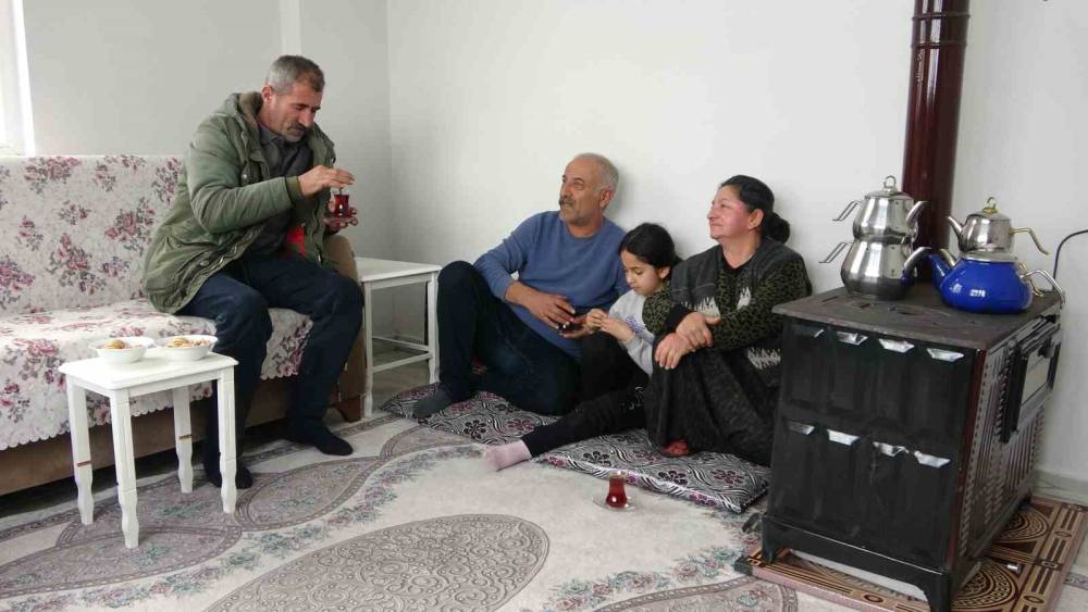 Yazın binlerce kişi, kışın sadece dört nüfus