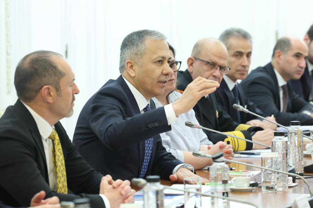 Bakan Yerlikaya Romanya'dan duyurdu! Suçluların iadesi için somut adımlar atılacak