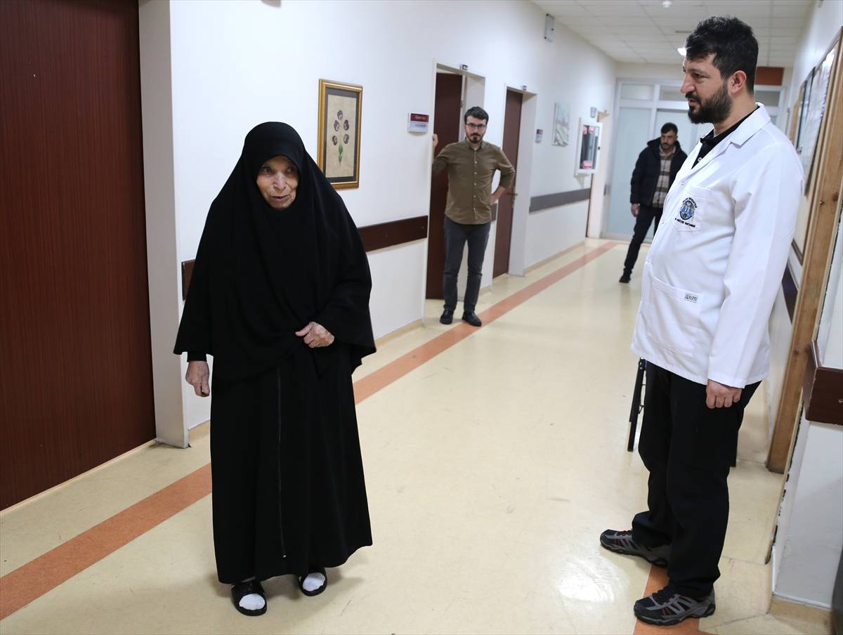 konyada-robotik-cerrahi-mucizesi-10-yildir-yuruyemeyen-hasta-ertesi-gun-ayaga-kalkti-3.jpg