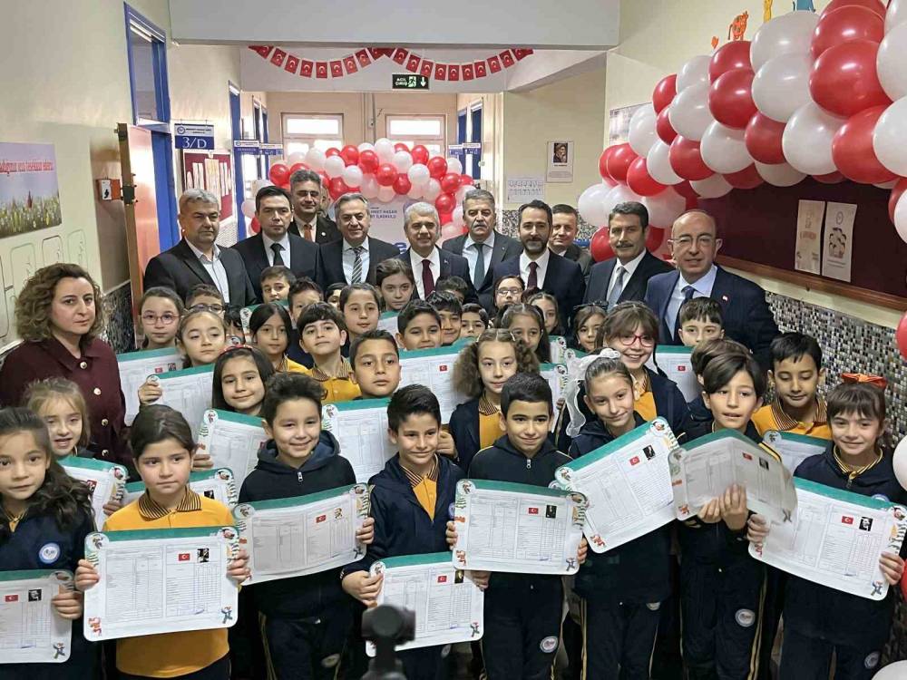 Konya'da 473 bin öğrenci karne aldı, yarıyıl tatili heyecanı başladı