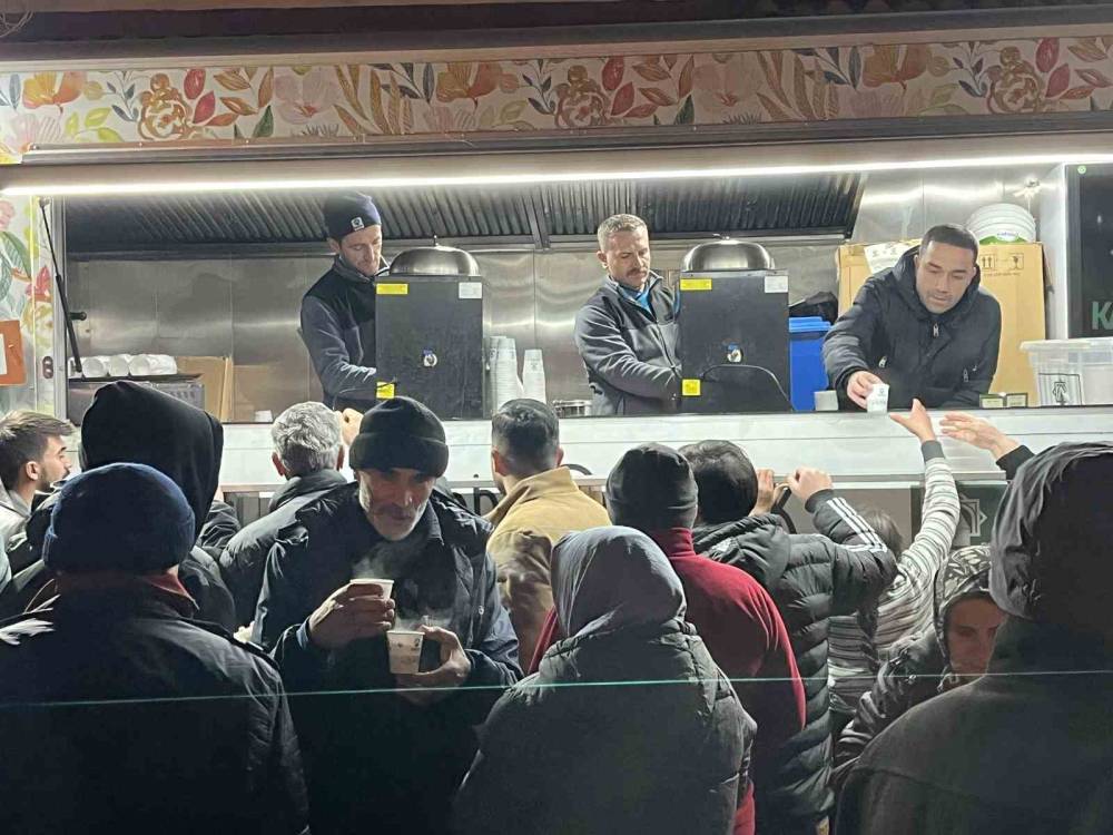 Konya'da Miraç Kandili coşkusu... Camiler doldu taştı, dualar Gazze için edildi